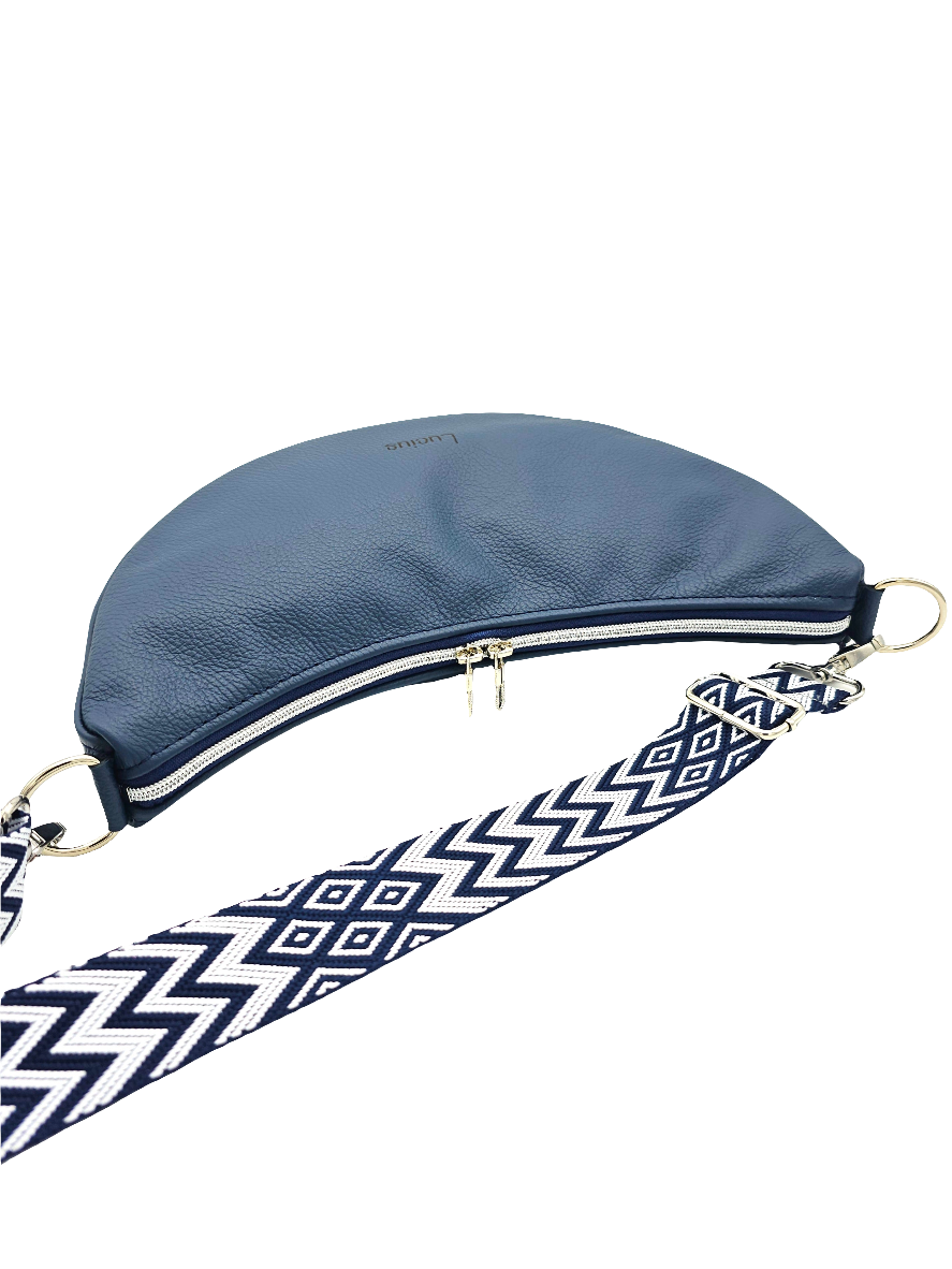 Moonbag Moni in Blau, liegend von vorne