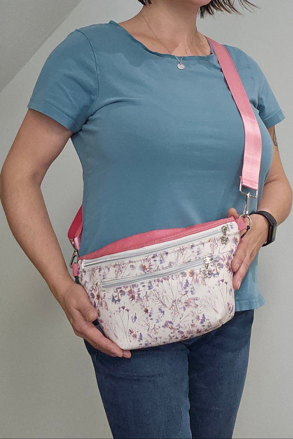 Crossbody Bag Big Clivia in Cremebeige mit Blumen & Altrosa