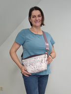 Crossbody Bag Big Clivia in Cremebeige mit Blumen & Bordeaux