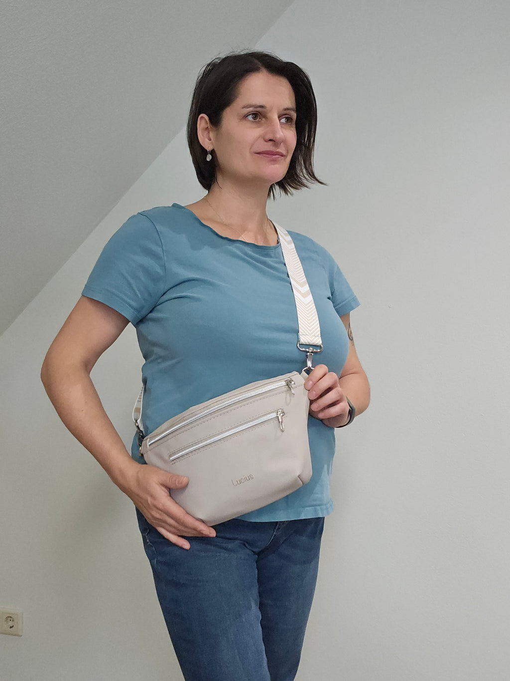 Crossbody Bag Big Clivia in Oyster (Greige)