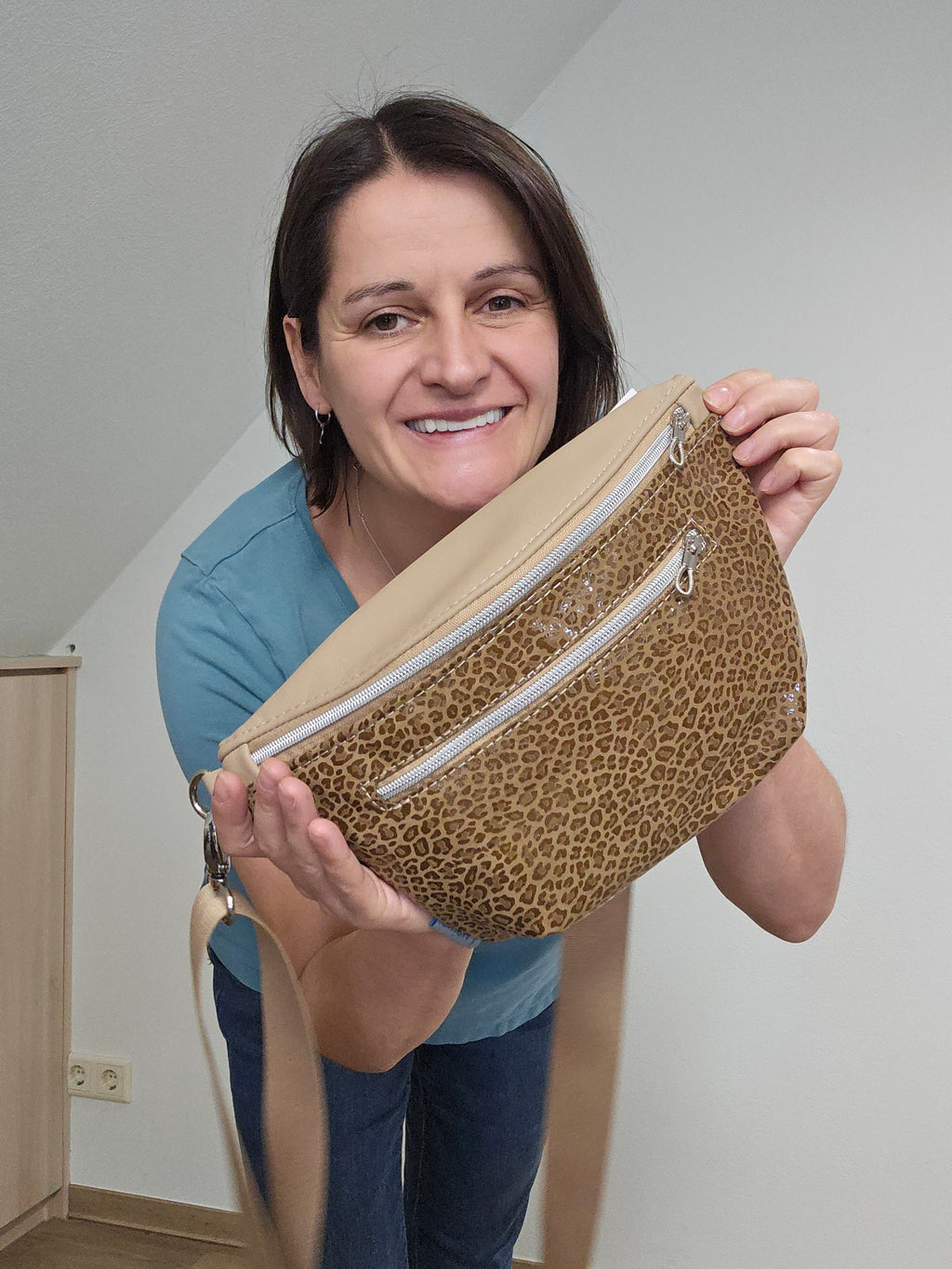 Crossbody Bag Big Clivia in Leo Braun & Sandbeige