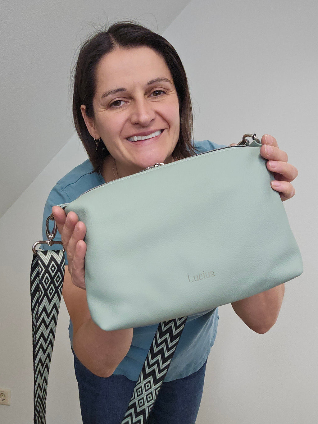 Lederhandtasche Anke in Salbei & Schwarz