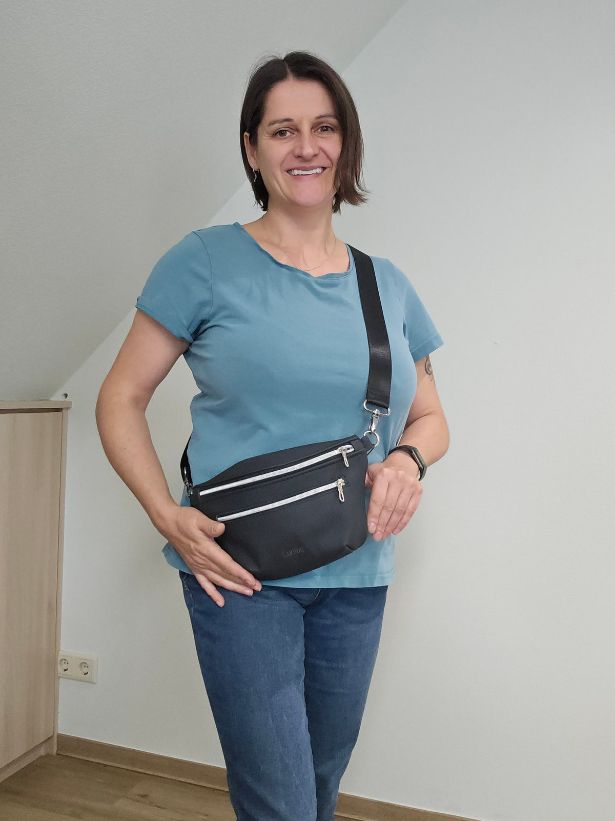 Crossbody Bag Clivia in Schwarz