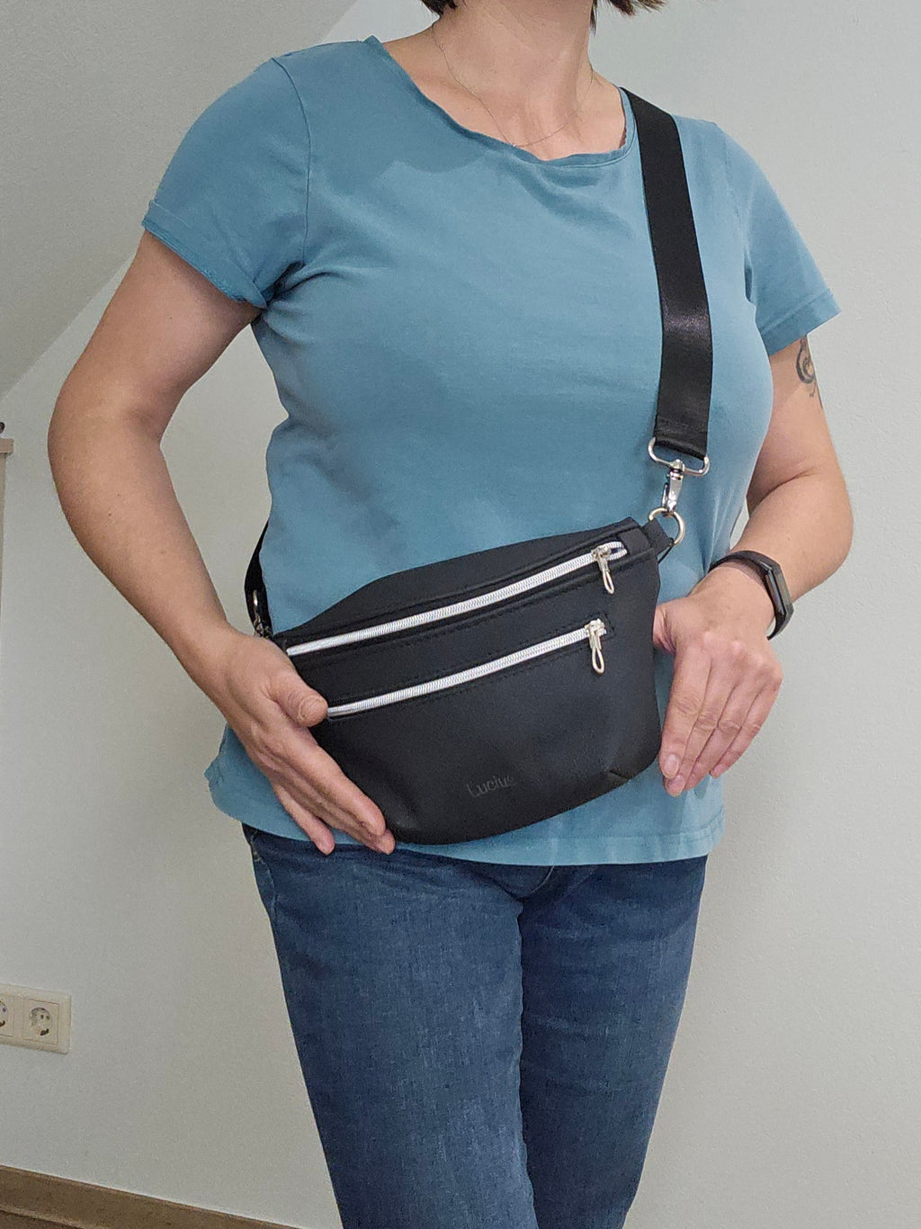 Crossbody Bag Clivia in Schwarz