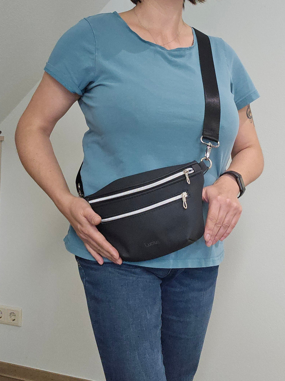 Crossbody Bag Clivia in Schwarz