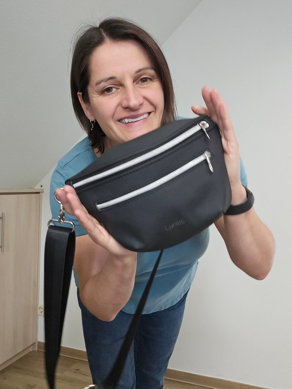 Crossbody Bag Clivia in Schwarz