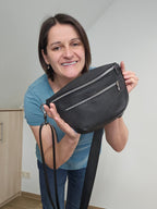 Crossbody Bag Clivia in Schwarz mit Weboptik