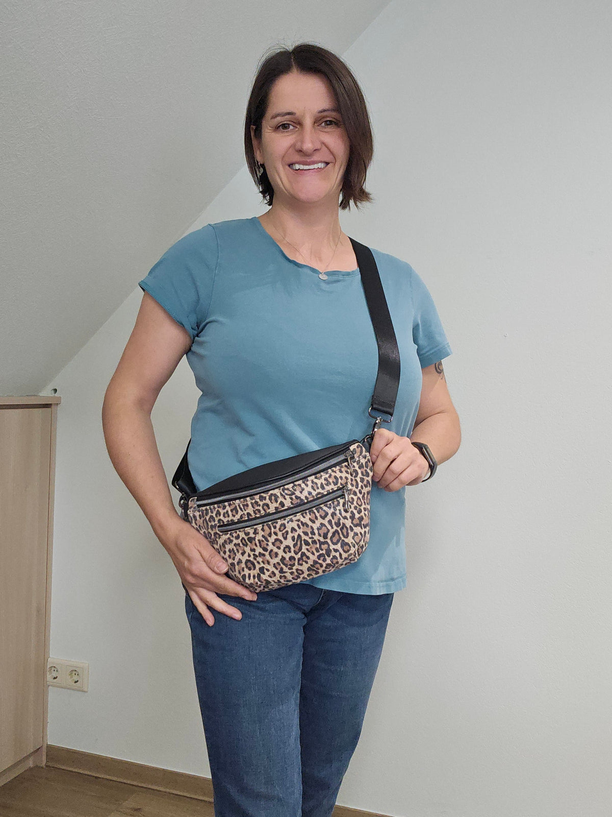 Crossbody Bag Clivia in Leo & Schwarz Glatt