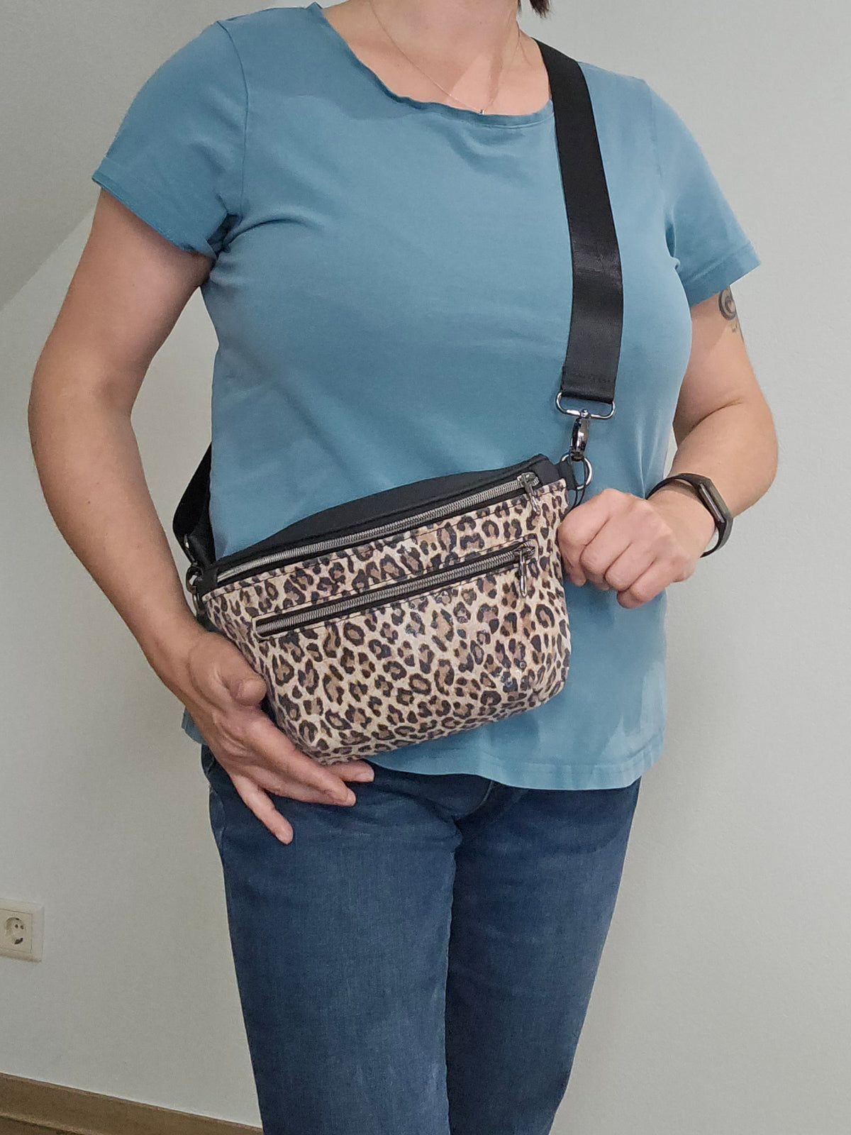 Crossbody Bag Clivia in Leo & Schwarz