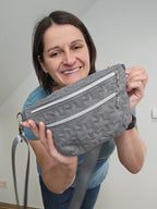 Crossbody Bag Clivia in Veloursleder Grau mit Sternprägung