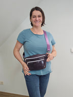 Crossbody Bag Clivia in Strukturleder Aubergine mit Reptiloptik I