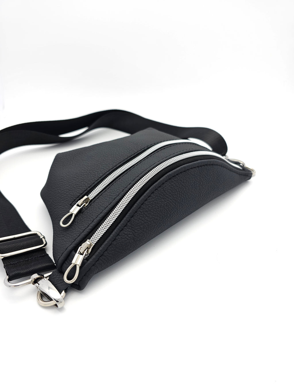 Crossbody Bag Clivia in Schwarz