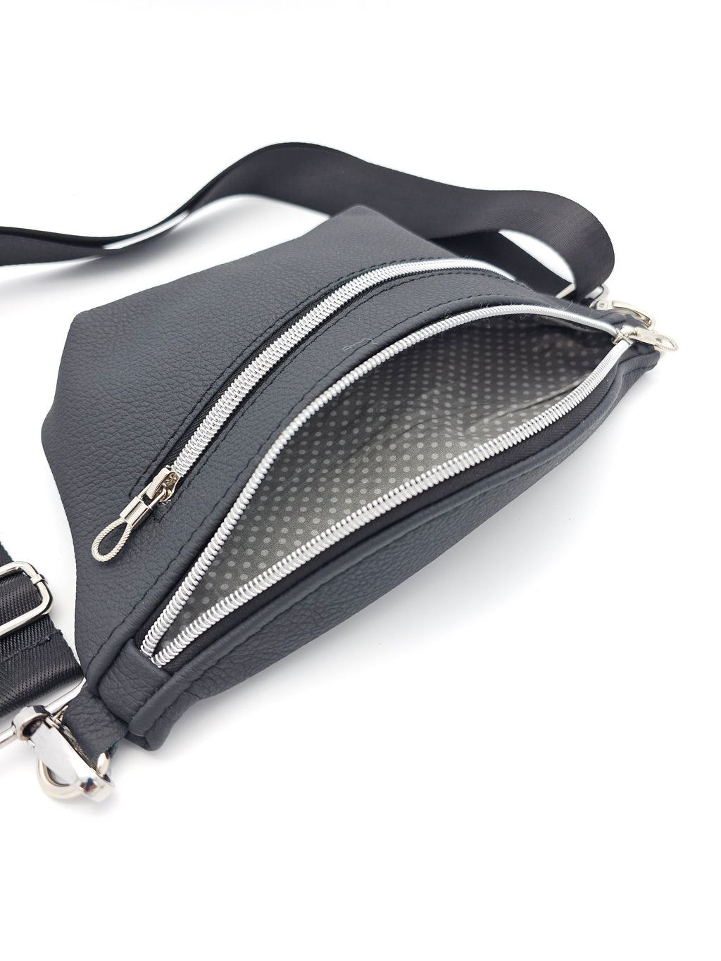 Crossbody Bag Clivia in Schwarz
