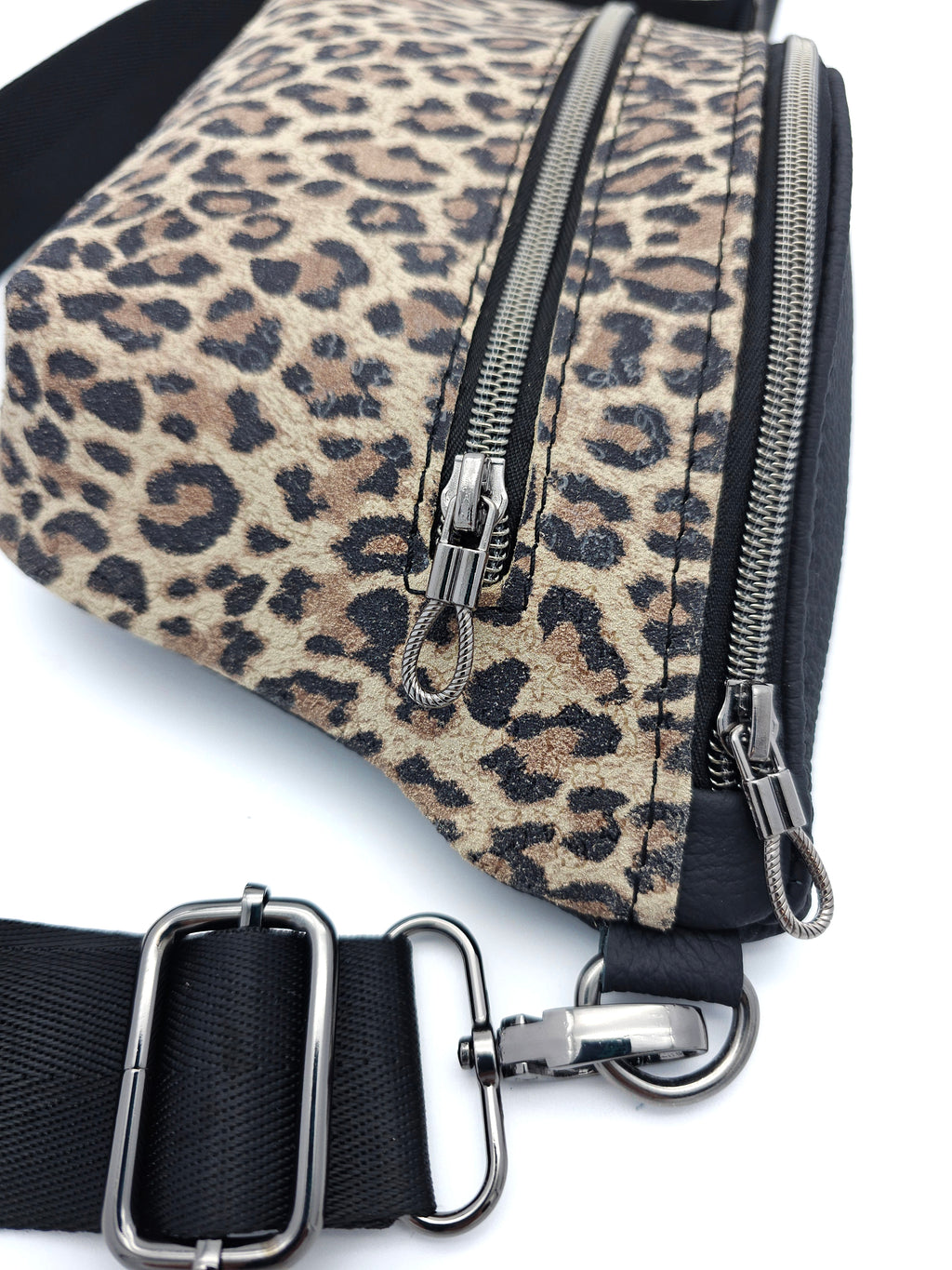 Crossbody Bag Clivia in Leo & Schwarz