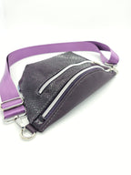 Crossbody Bag Clivia in Strukturleder Aubergine mit Reptiloptik II