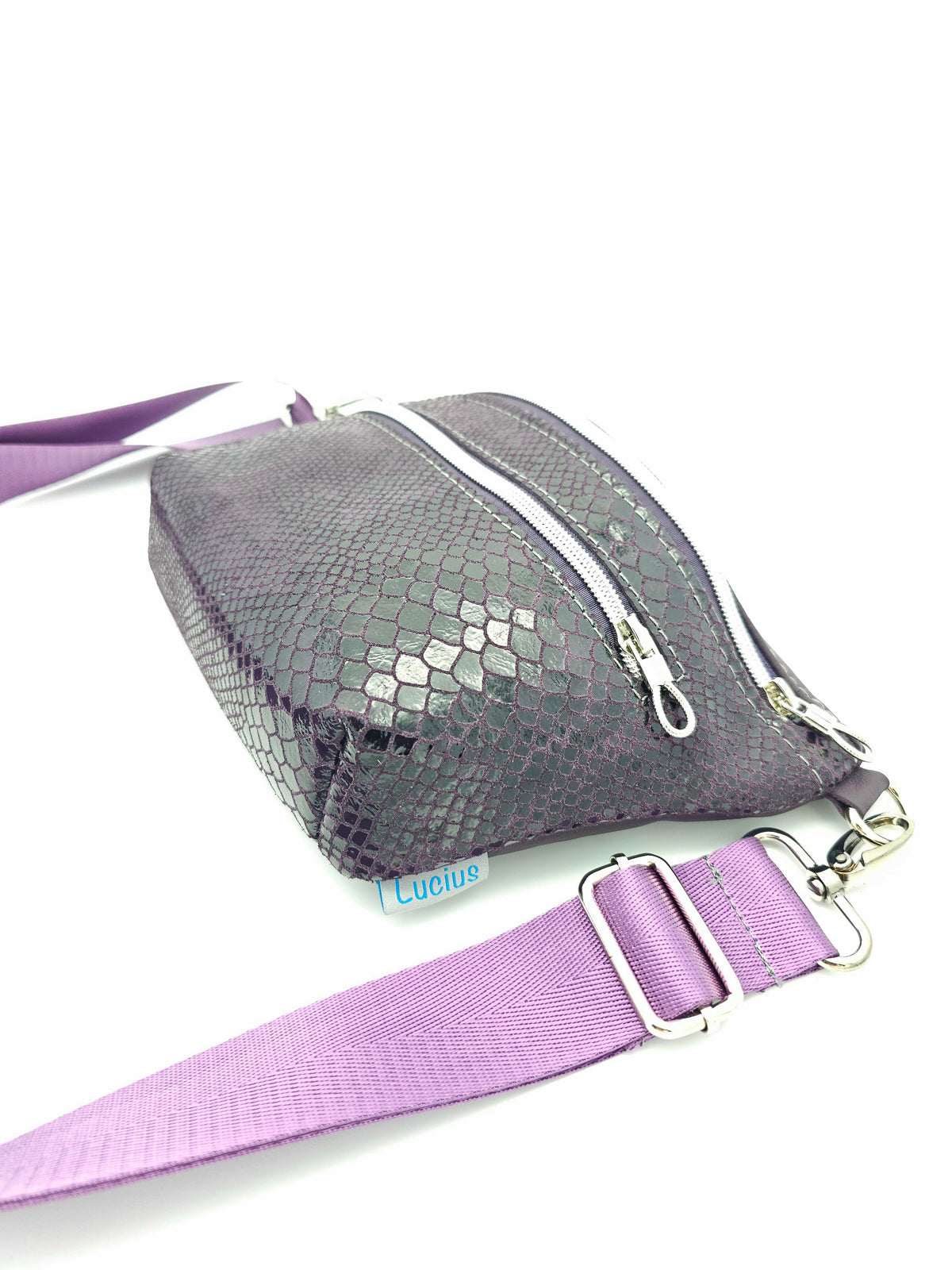 Crossbody Bag Clivia in Strukturleder Aubergine mit Reptiloptik I