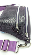 Crossbody Bag Clivia in Strukturleder Aubergine mit Reptiloptik I