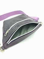 Crossbody Bag Clivia in Strukturleder Aubergine mit Reptiloptik I