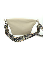 Crossbody Bag Big Clivia in Oyster (Greige) mit Leo