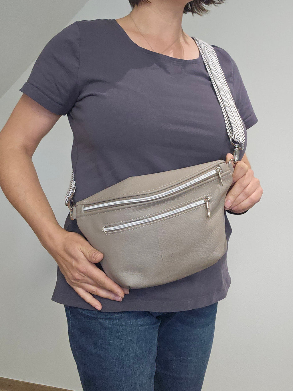 Crossbody Bag Big Clivia in Cappuccino