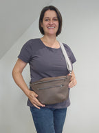 Crossbody Bag Big Clivia in Nougatbraun