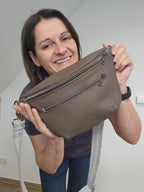 Crossbody Bag Big Clivia in Nougatbraun