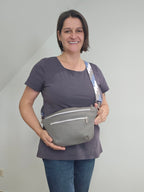 Crossbody Bag Big Clivia in Grau I