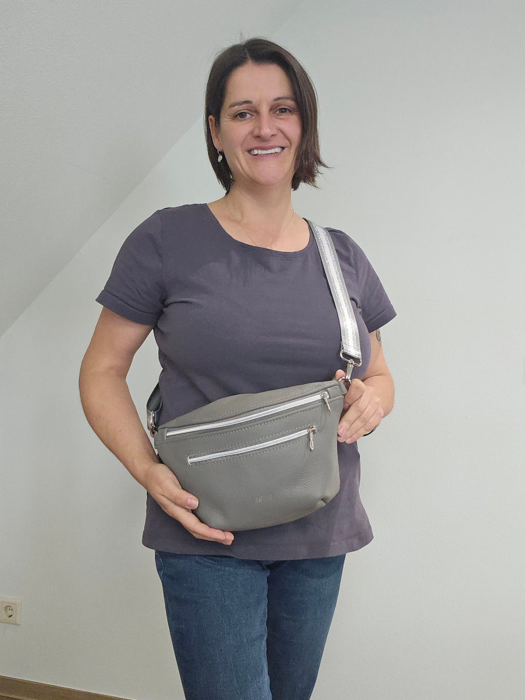 Crossbody Bag Big Clivia in Grau II