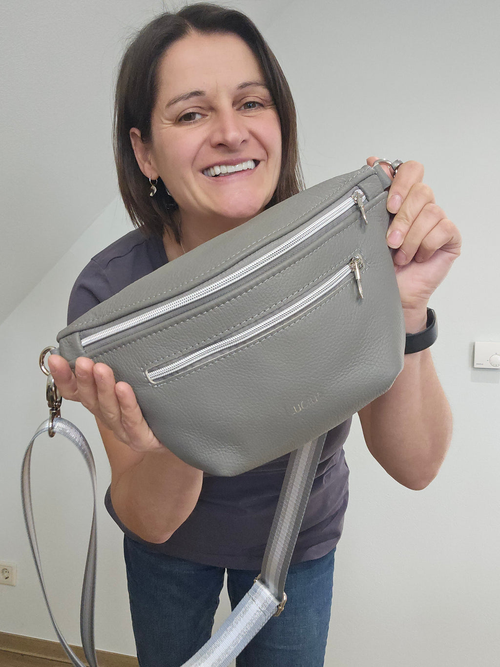 Crossbody Bag Big Clivia in Grau II