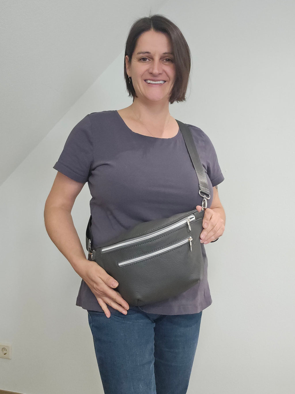Crossbody Bag Big Clivia in Dunkelgrau