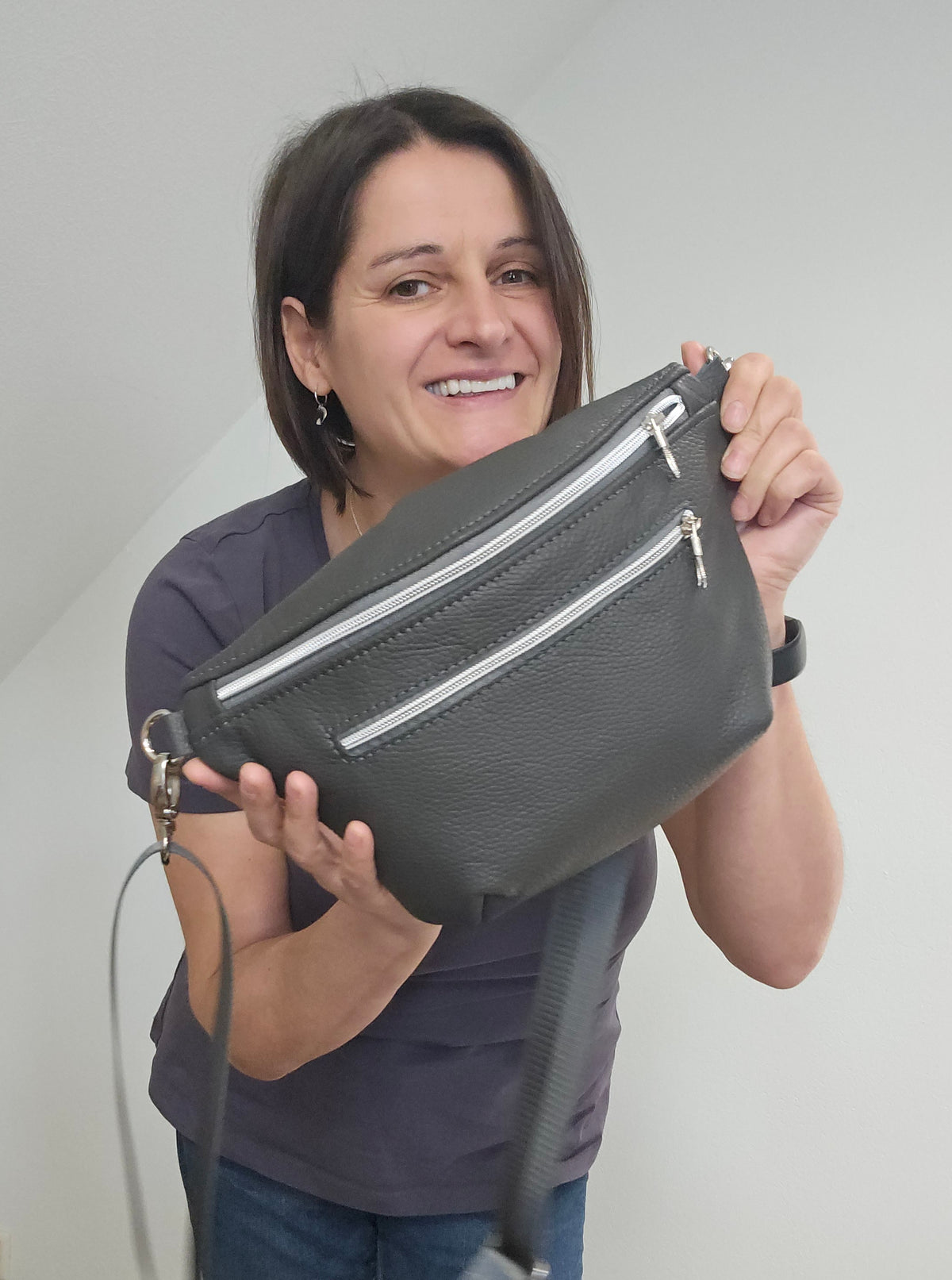 Crossbody Bag Big Clivia in Dunkelgrau
