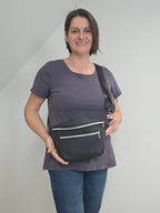 Crossbody Bag Big Clivia in Schwarz