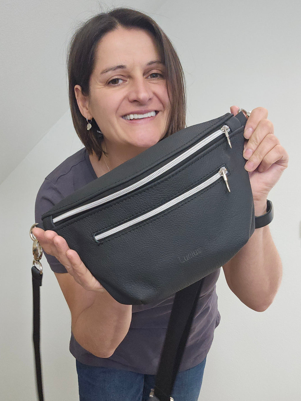 Crossbody Bag Big Clivia in Schwarz