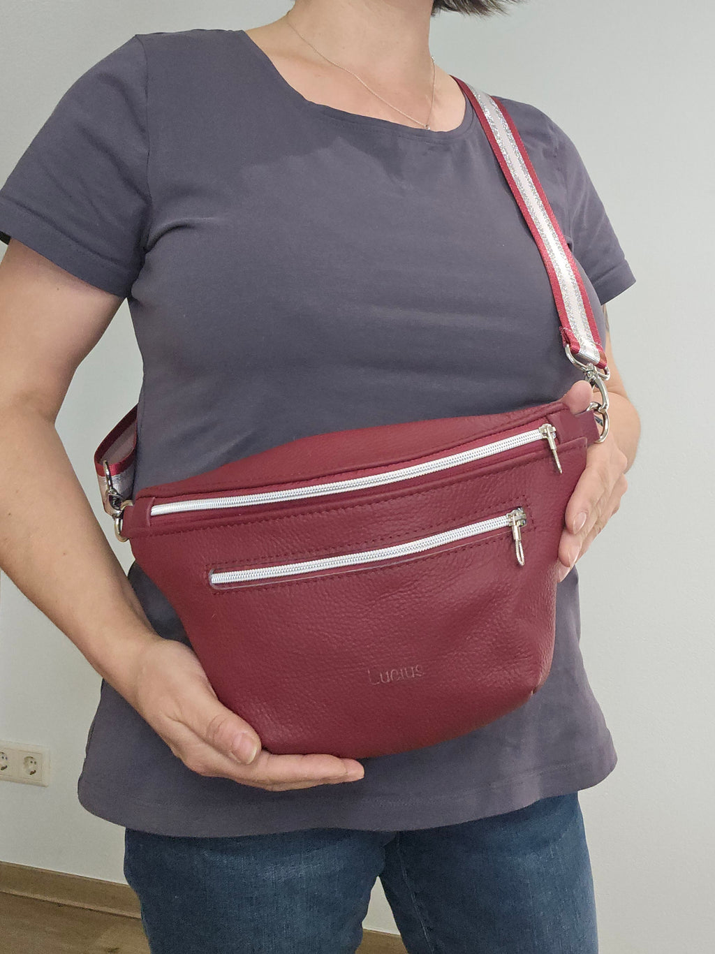 Crossbody Bag Big Clivia in Bordeaux
