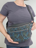 Crossbody Bag Big Clivia Veloursleder Leo Multicolor & Schwarz