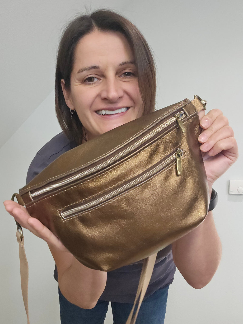 Crossbody Bag Big Clivia in Bronze