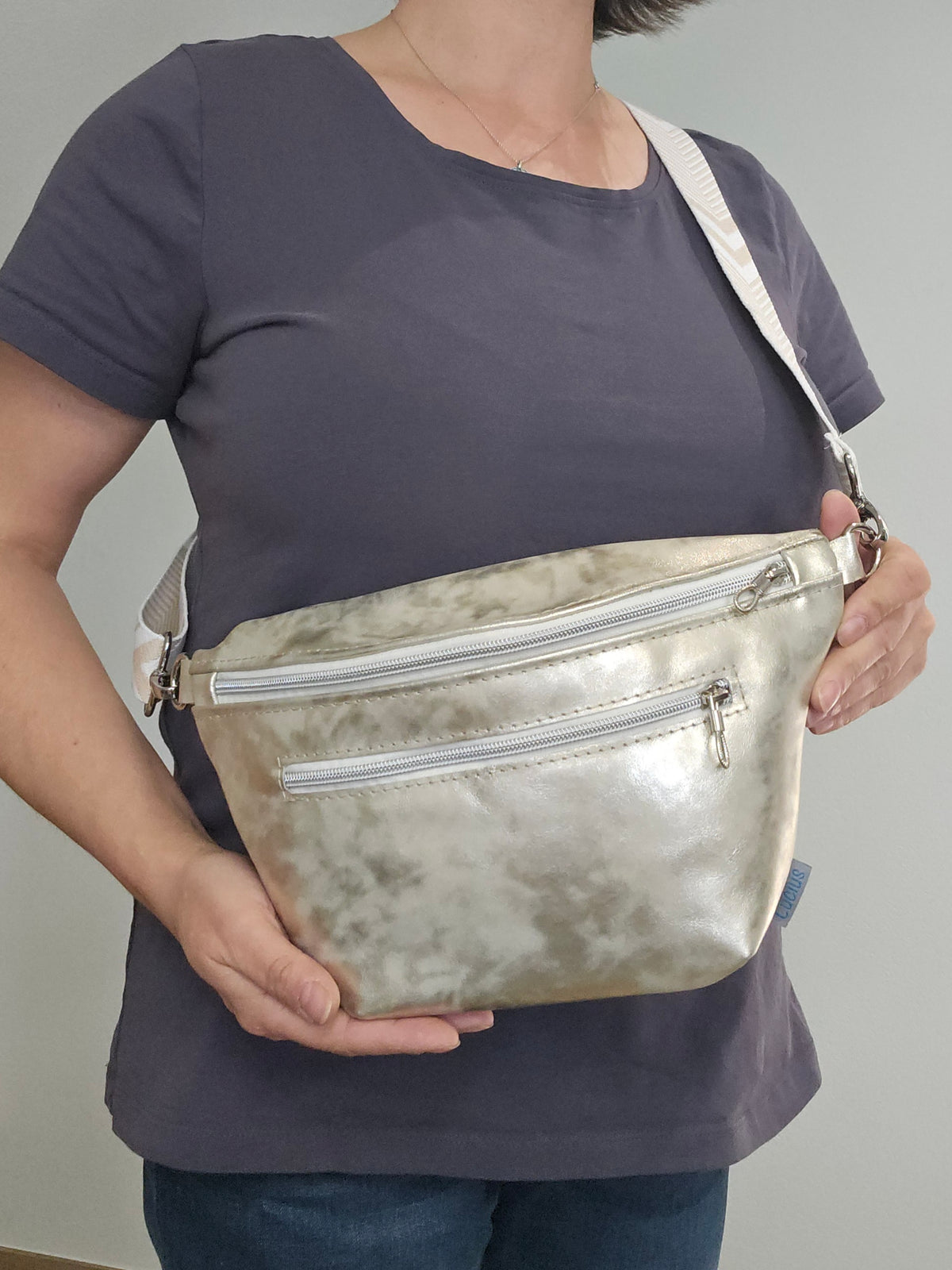 Crossbody Bag Big Clivia in Champagner