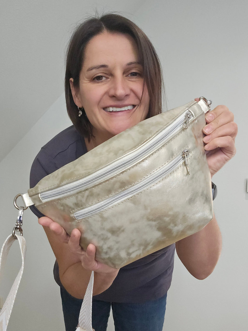 Crossbody Bag Big Clivia in Champagner