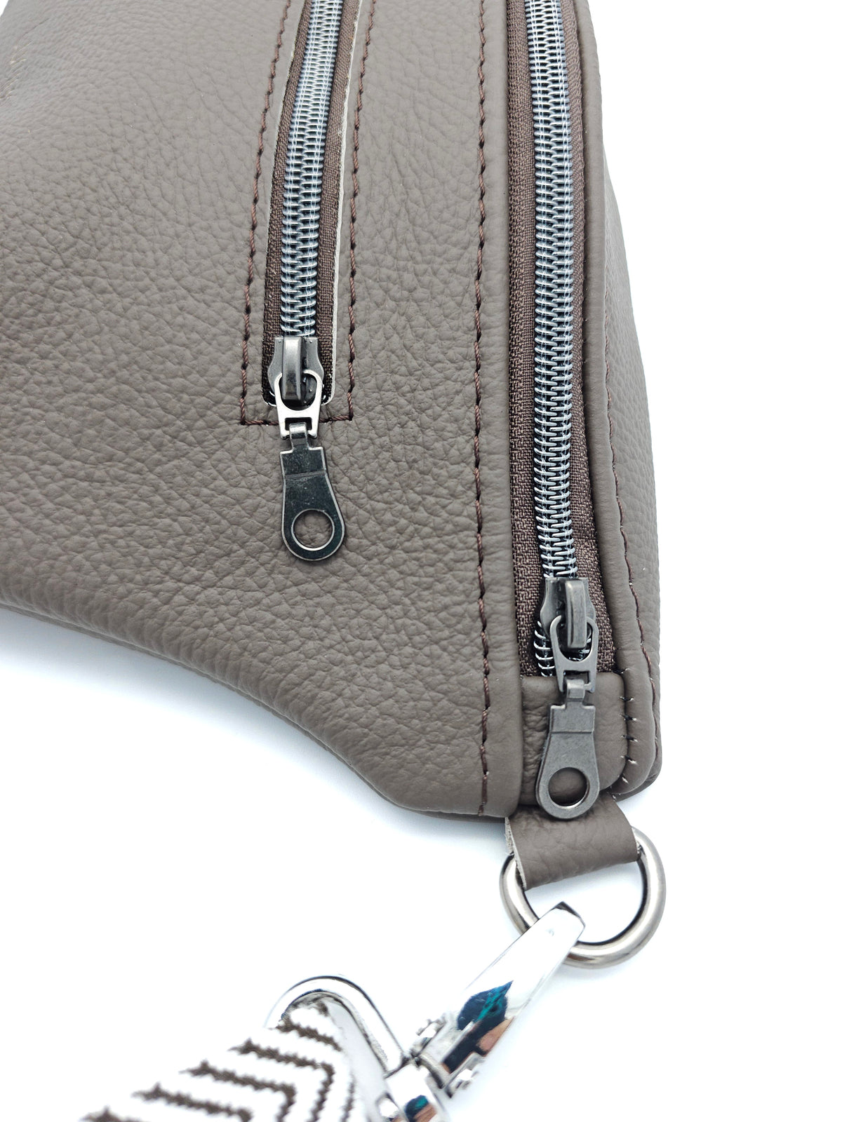 Crossbody Bag Big Clivia in Nougatbraun
