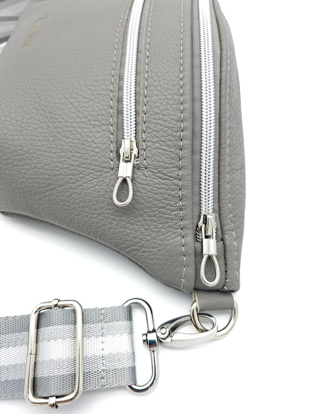 Crossbody Bag Big Clivia in Grau II