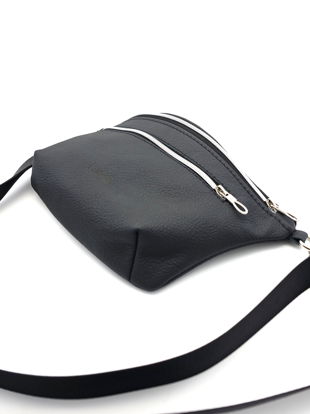 Crossbody Bag Big Clivia in Schwarz