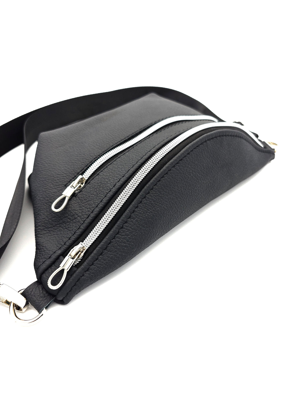 Crossbody Bag Big Clivia in Schwarz