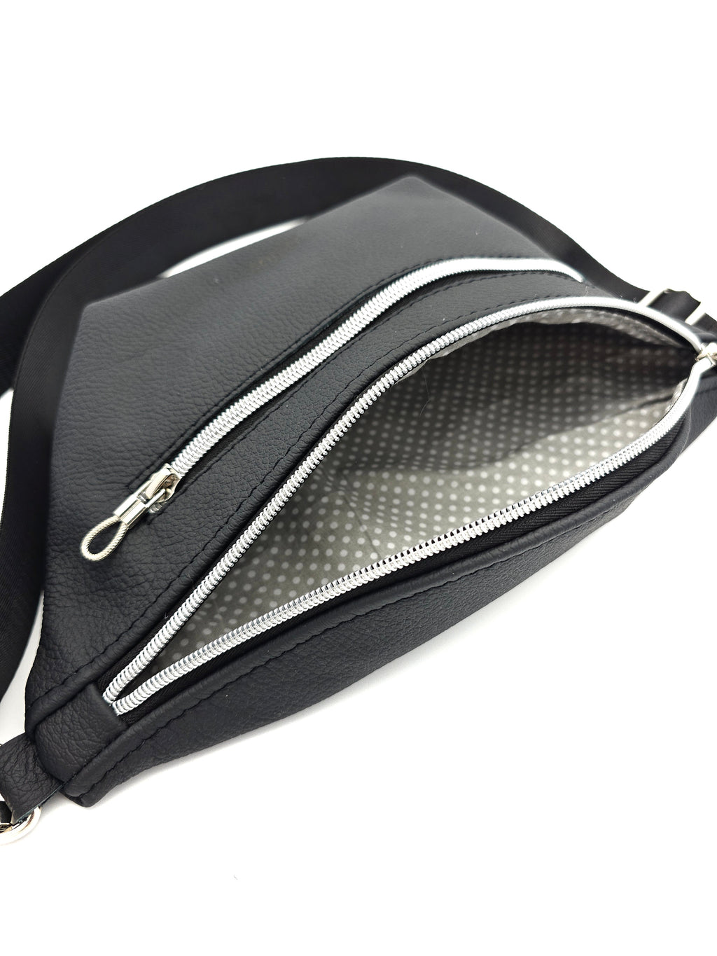 Crossbody Bag Big Clivia in Schwarz