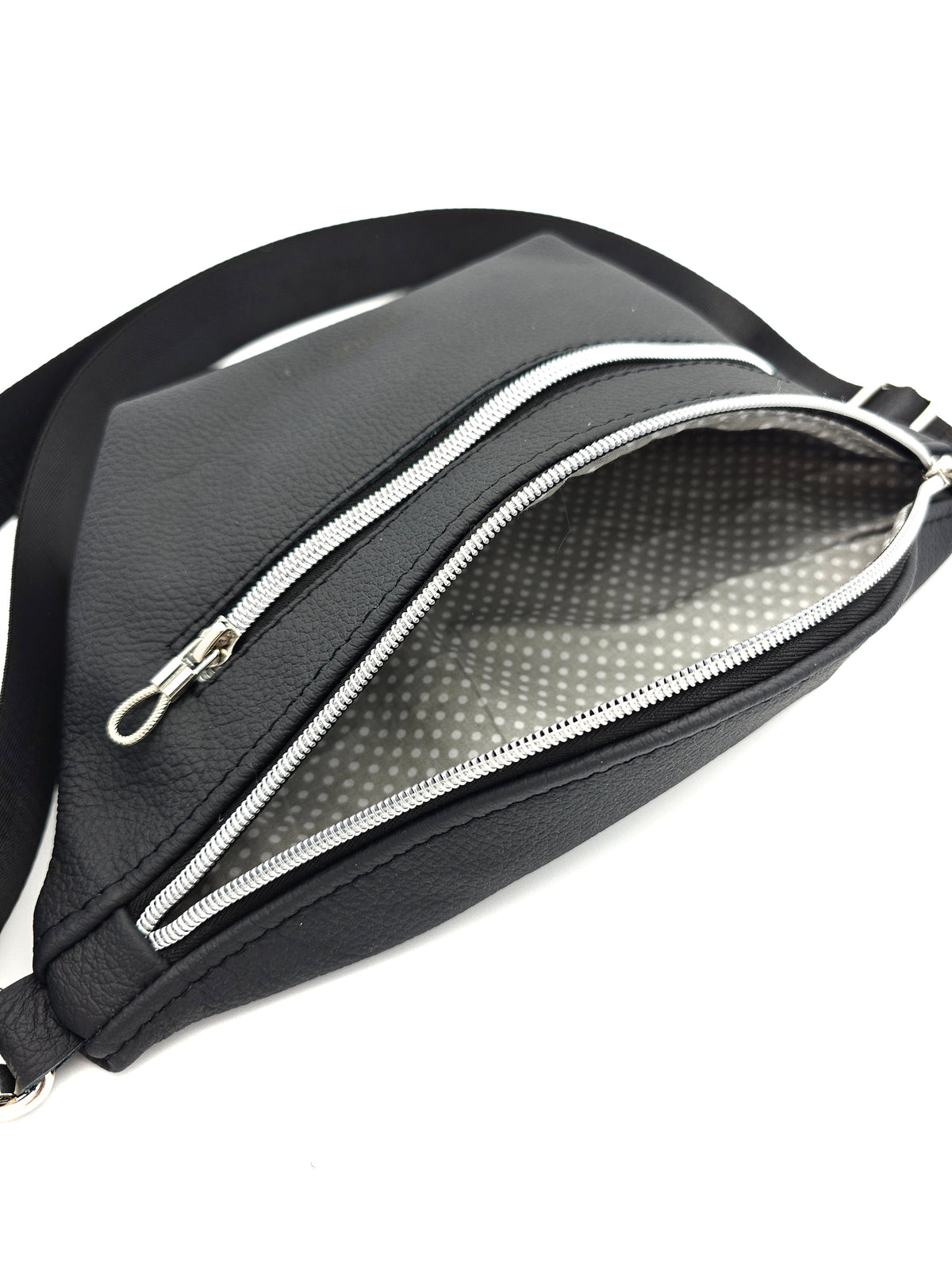 Crossbody Bag Big Clivia in Schwarz
