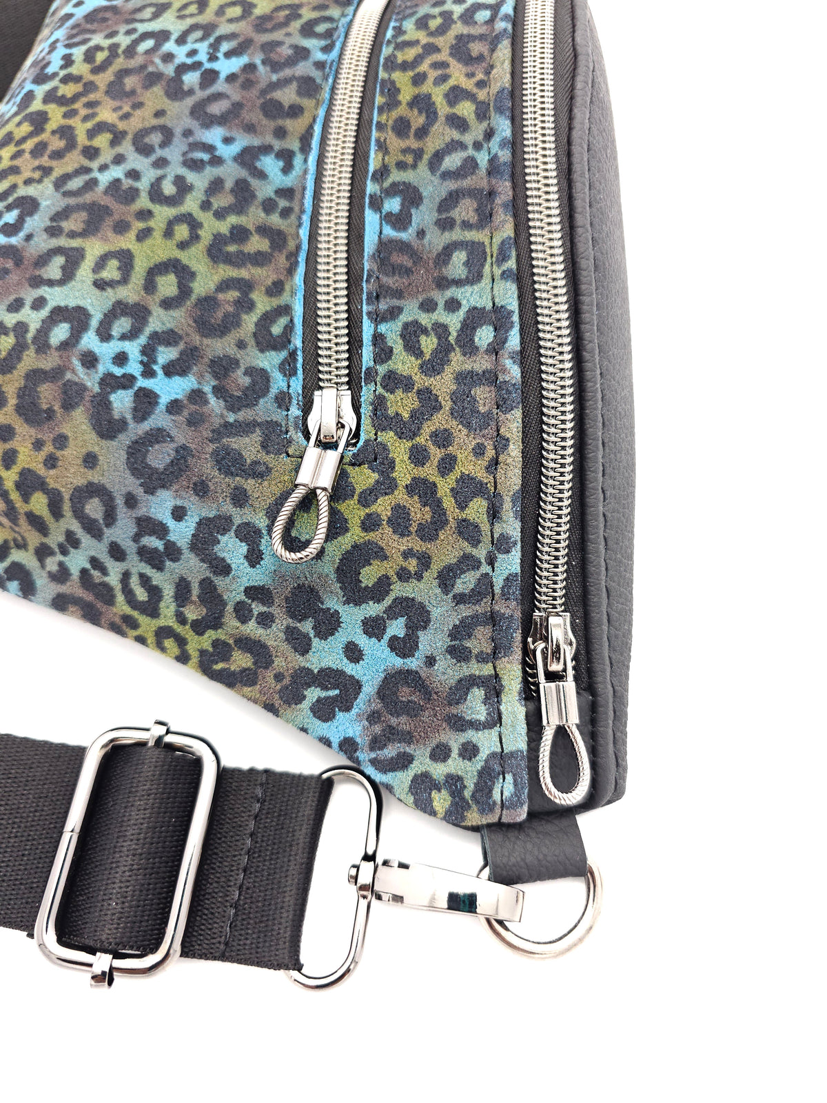 Crossbody Bag Big Clivia Veloursleder Leo Multicolor & Schwarz