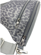 Crossbody Bag Big Clivia in Leo Silber & Grau