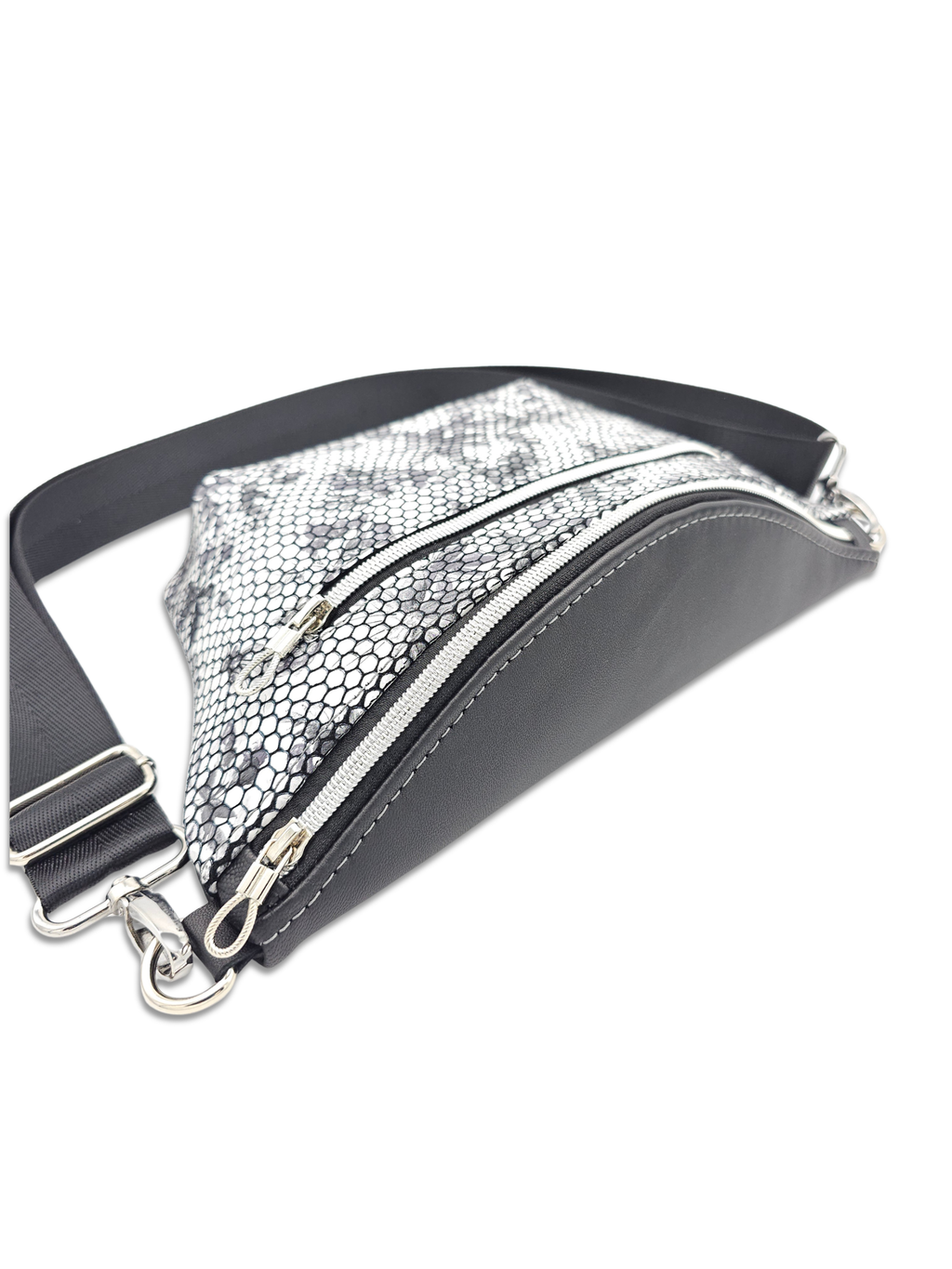 Crossbody Bag Big Clivia in Strukturleder Schwarz-Weiß mit Blüten