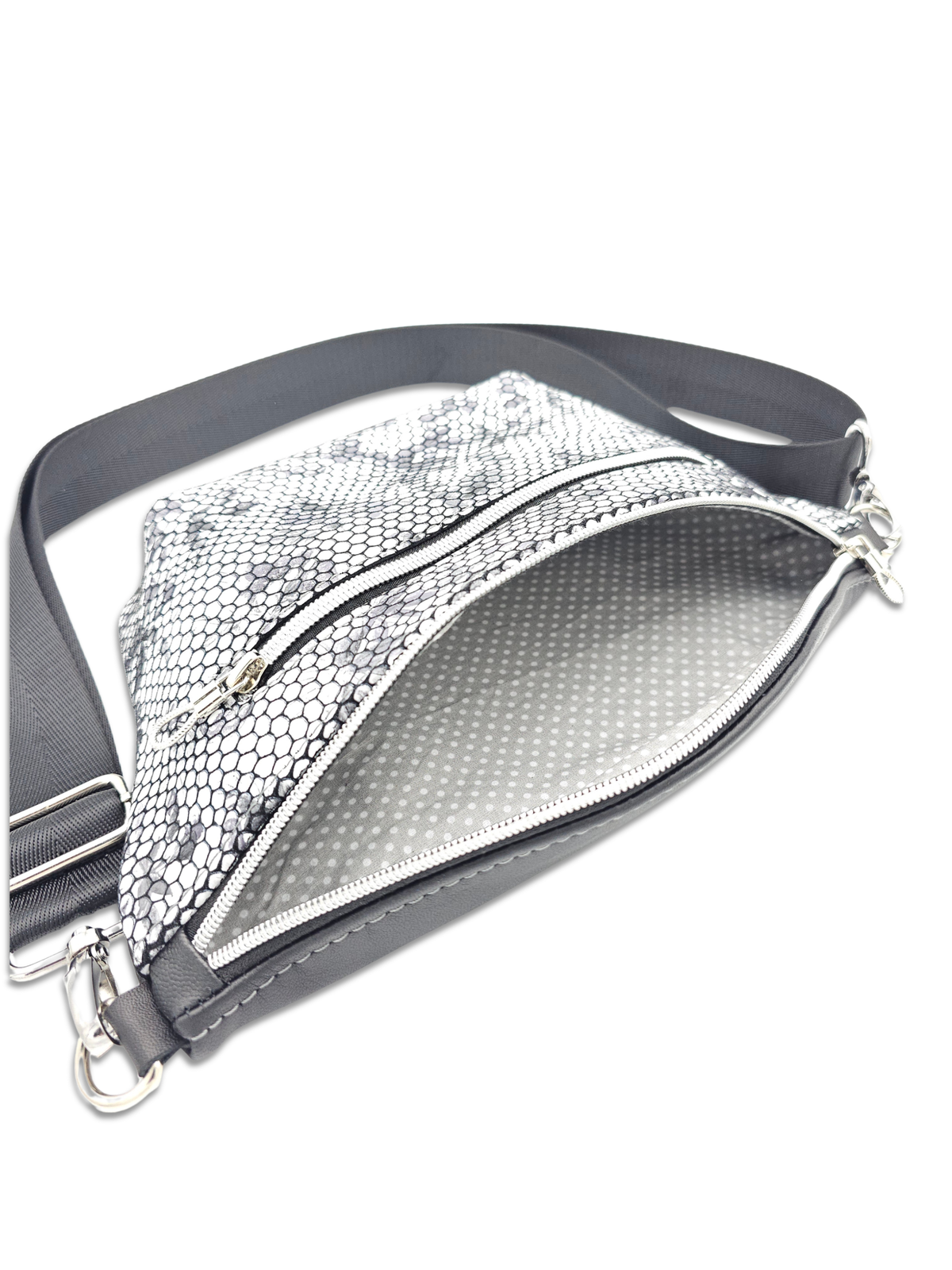 Crossbody Bag Big Clivia in Strukturleder Schwarz-Weiß mit Blüten