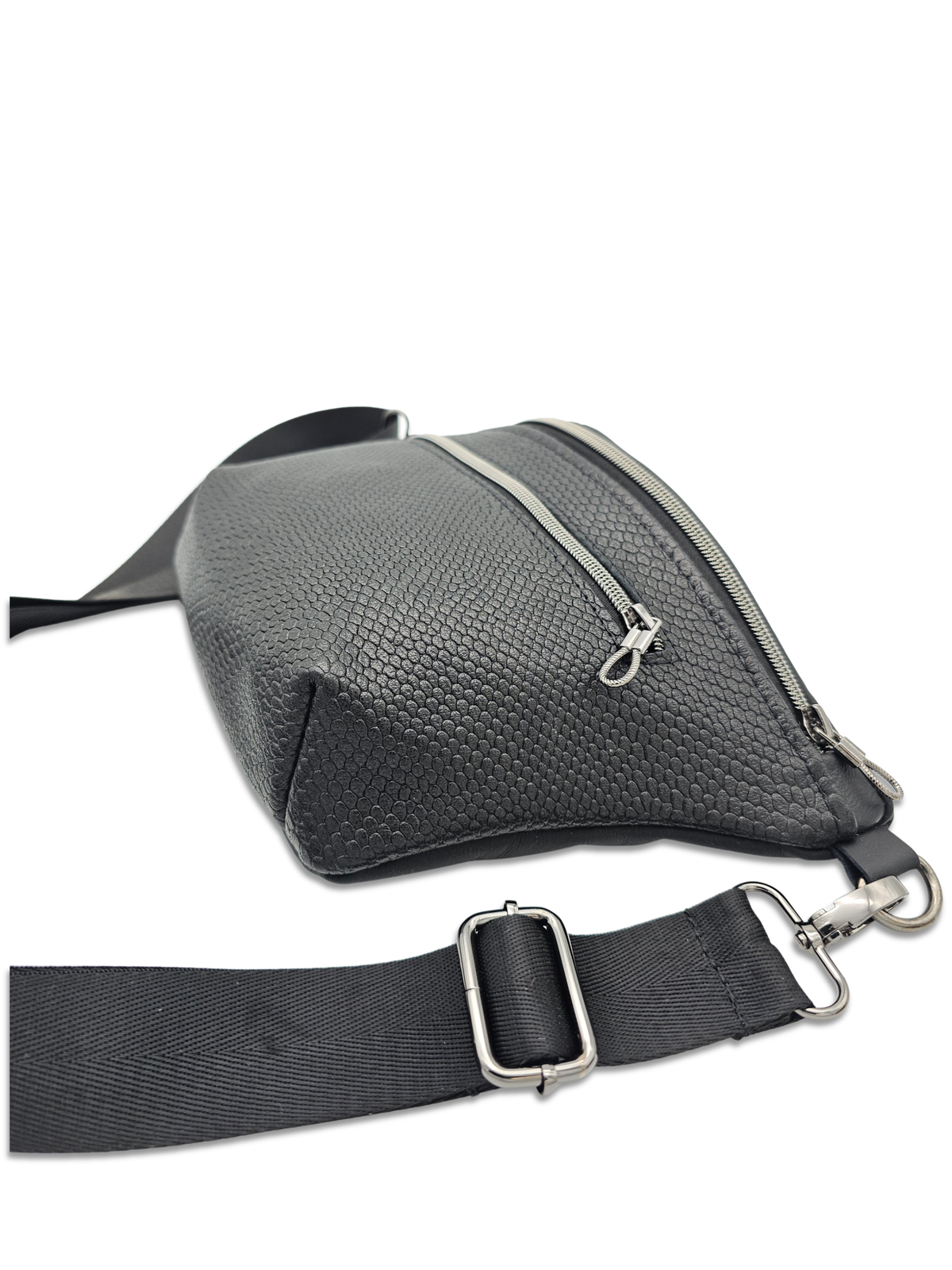 Crossbody Bag Big Clivia in Strukturleder mit Reptilprägung Schwarz