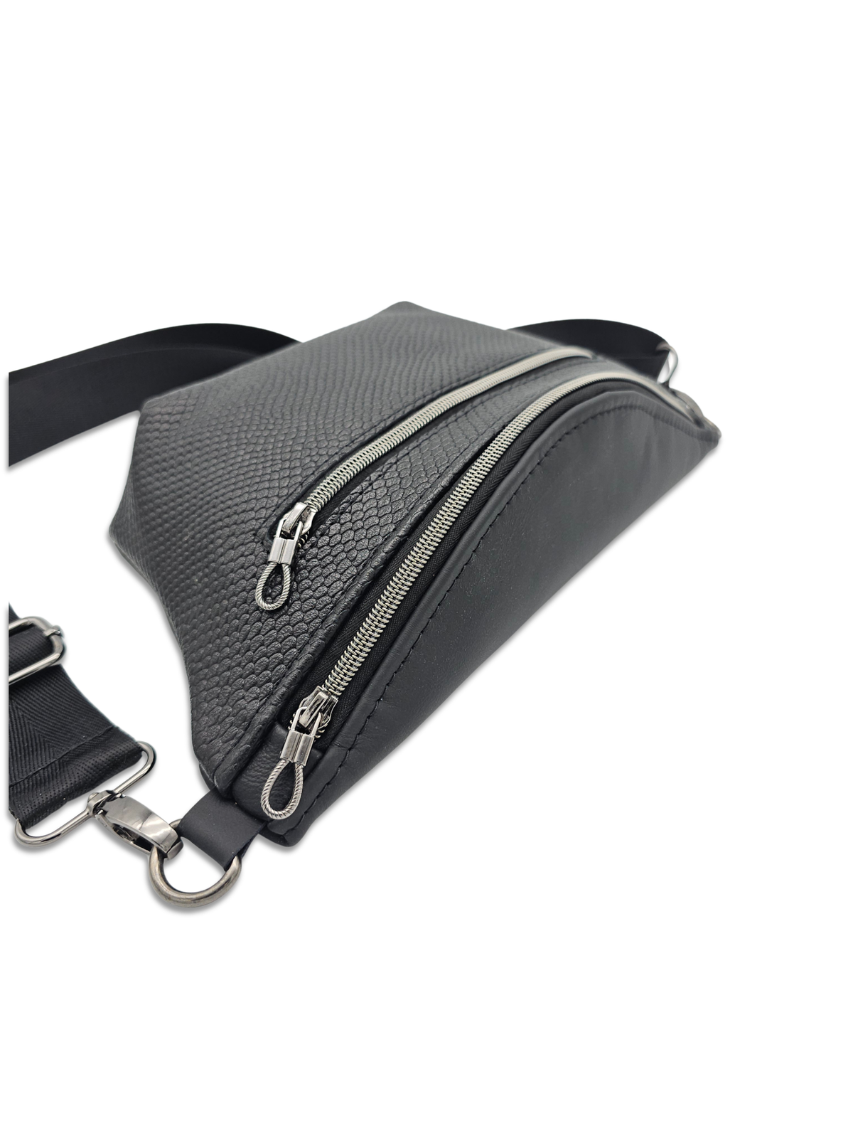 Crossbody Bag Big Clivia in Strukturleder mit Reptilprägung Schwarz
